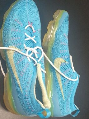 Nike Vapor Max-New Without Tags/Athletic Knit Sneaker in Teal  Yellow Swoosh